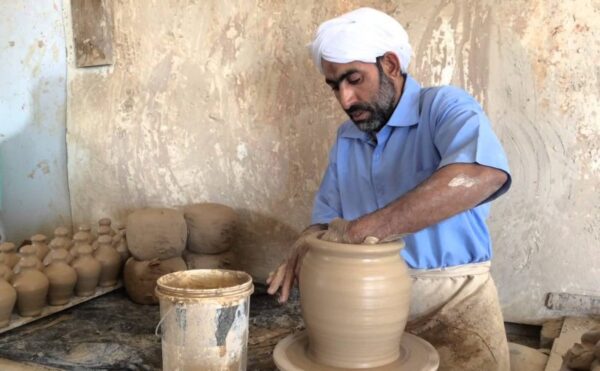 ابحث في السنه النبويه المطهره عن ثلاثه احاديث شريفه تحث على العمل اليدوي وترغب فيه