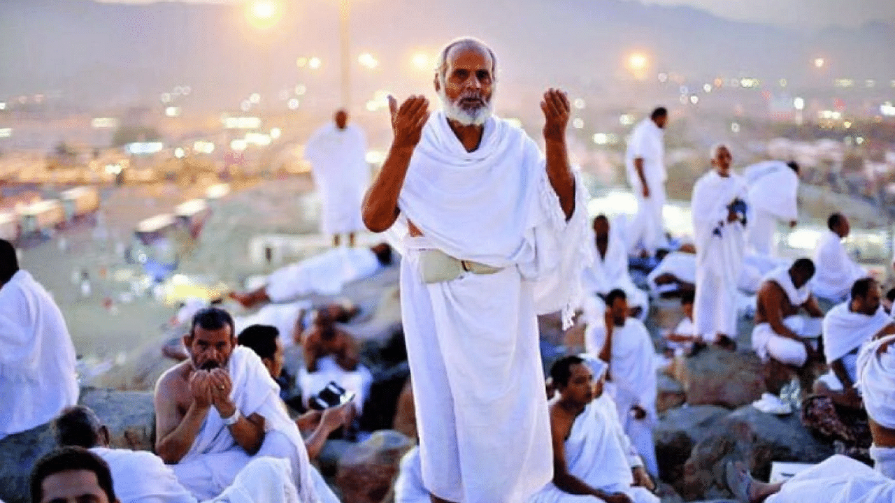 حكم الجلوس في المسجد يوم عرفة