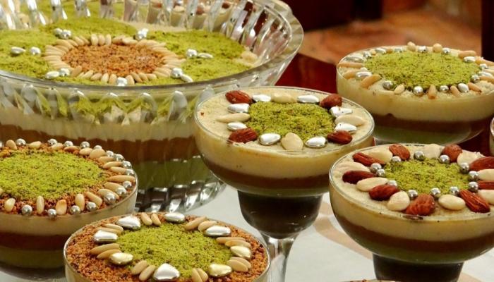هل يجوز توزيع الحلوى في المولد النبوي 1 هل يجوز توزيع الحلوى في المولد النبوي