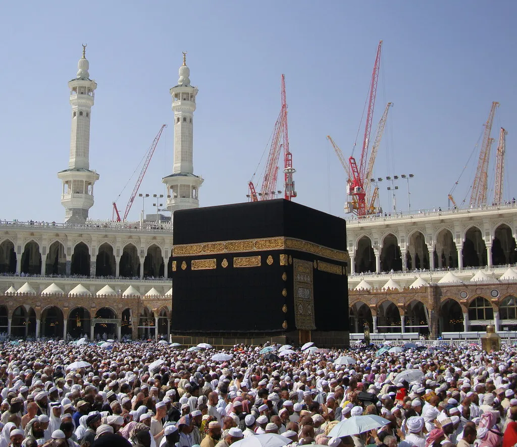 قال تعالى وإذ جعلنا البيت مثابة للناس يقصد بالبيت الكعبة 1 قال تعالى وإذ جعلنا البيت مثابة للناس يقصد بالبيت الكعبة