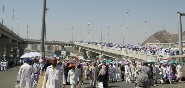 ما حكم الاحتفال بالحاج بعد عودته وتزيين البيت له