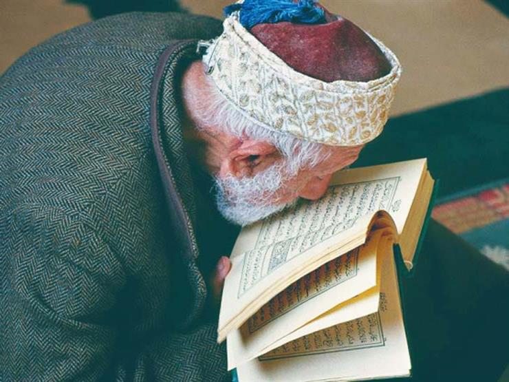 ما حكم تقبيل المصحف عند المذاهب الأربعة 10 ما حكم تقبيل المصحف عند المذاهب الأربعة