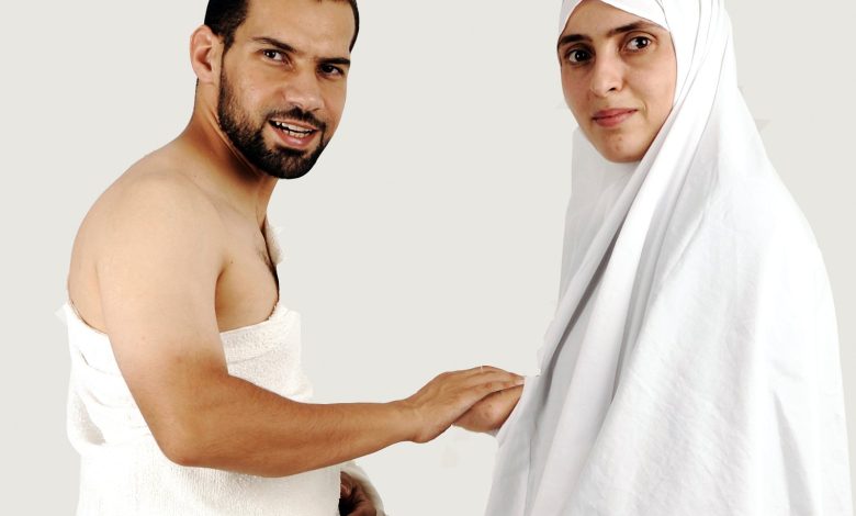 هل يجوز لبس البنطلون في العمرة للمراه