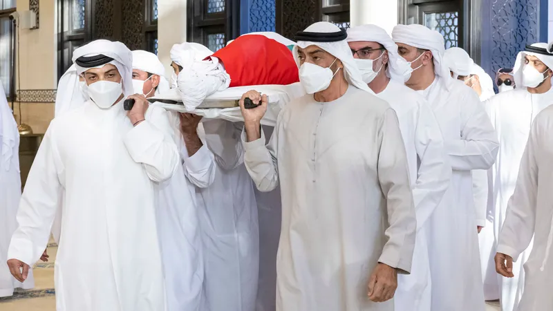 صور مراسم دفن الشيخ خليفة