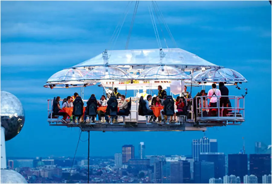 dinner in the sky sqwt lmtm lmlqتفاصيل سقوط مطعم معلق في البحرين