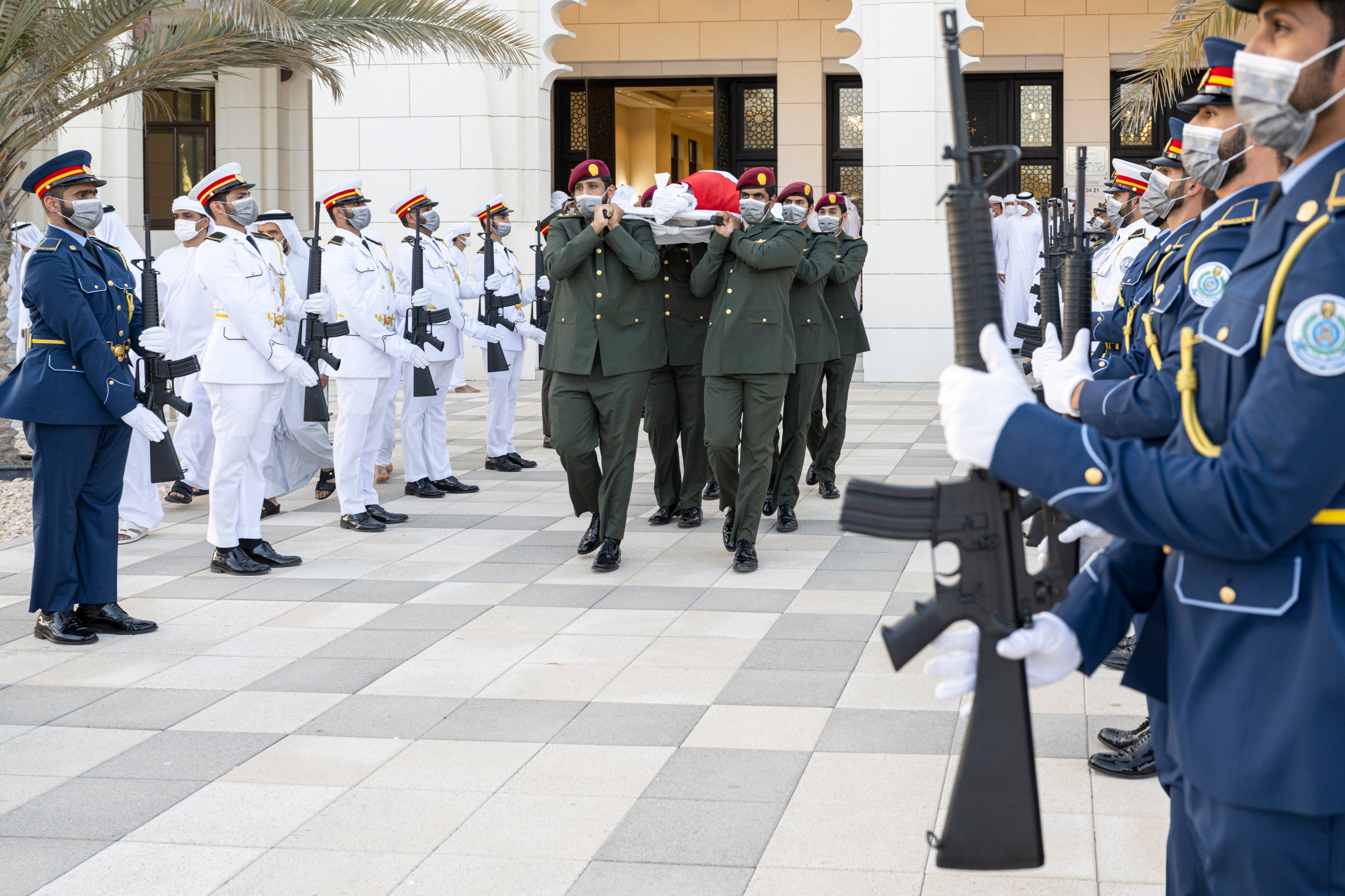 في اي مسجد جنازة الشيخ خليفة بن زايد