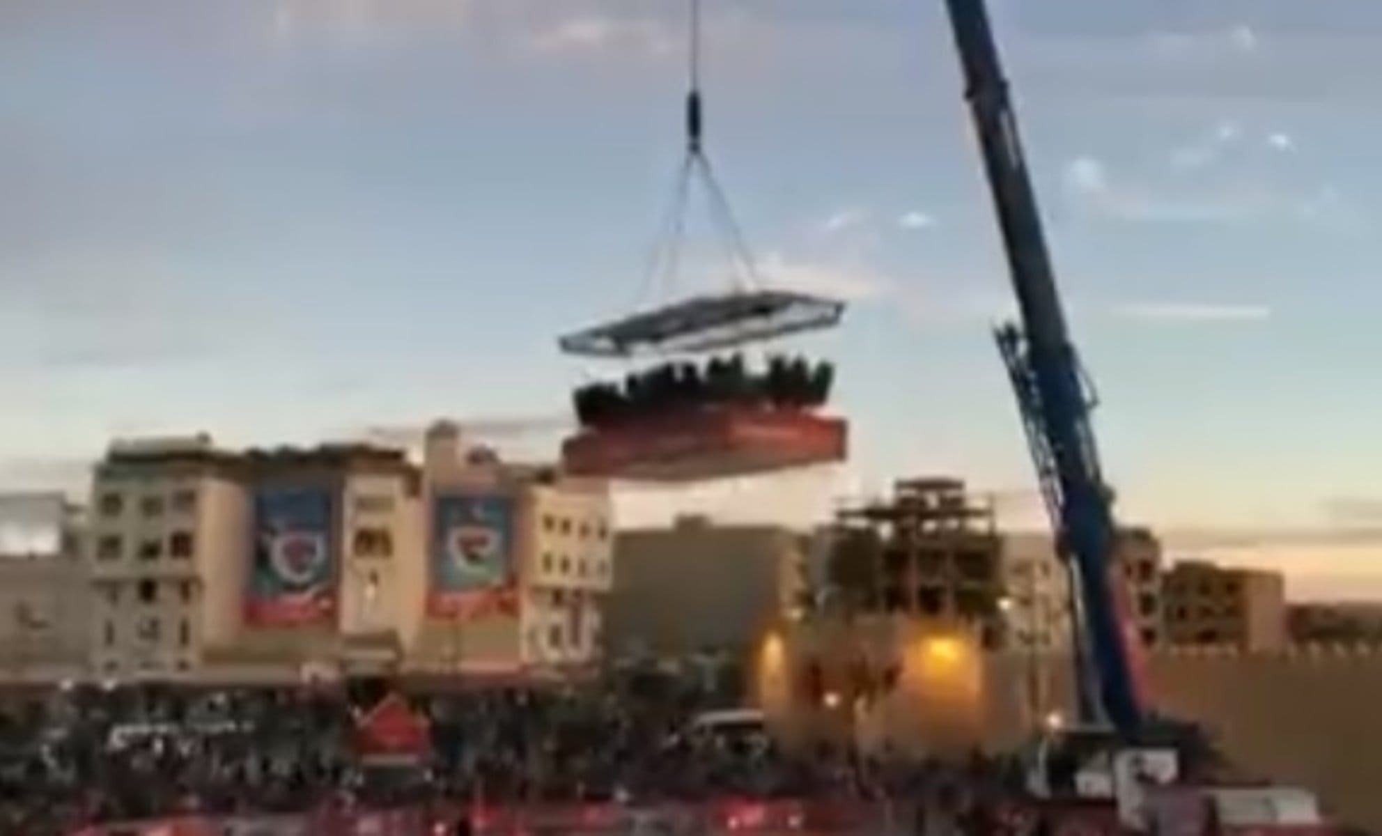 restaurant fake newsتفاصيل سقوط مطعم معلق في البحرين