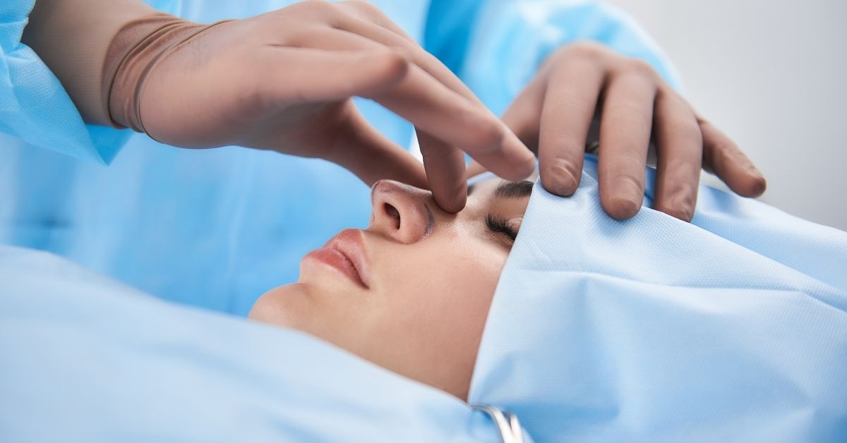 كم تكلفة تجميل الأنف بالخيوط في دبي
