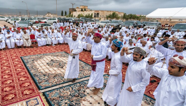 تقرير عن فن الرزحة العمانية بالعناصر جاهز للطباعة