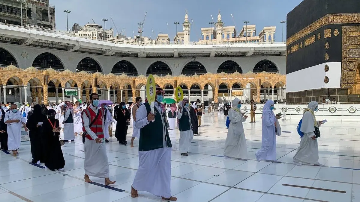 من هو اول من قال لبيك اللهم لبيك في الإسلام