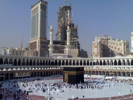 تقع مكة المكرمة على الخليج العربي