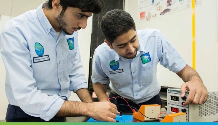 أرامكو تدريب الخريجين