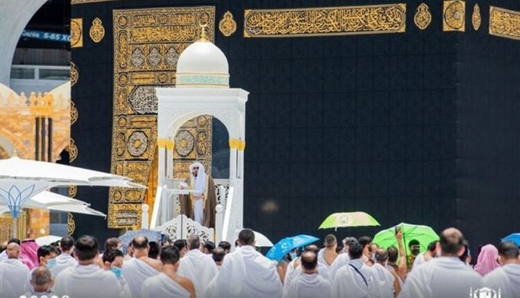 محاولة الاعتداء على إمام الحرم اليوم في خطبة الجمعة 3 محاولة الاعتداء على إمام الحرم اليوم في خطبة الجمعة
